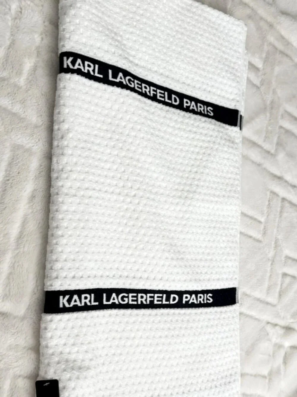 Karl Lagerfeld Paris White Black Stripe Waffle Bath Towel 27x54 NWT
